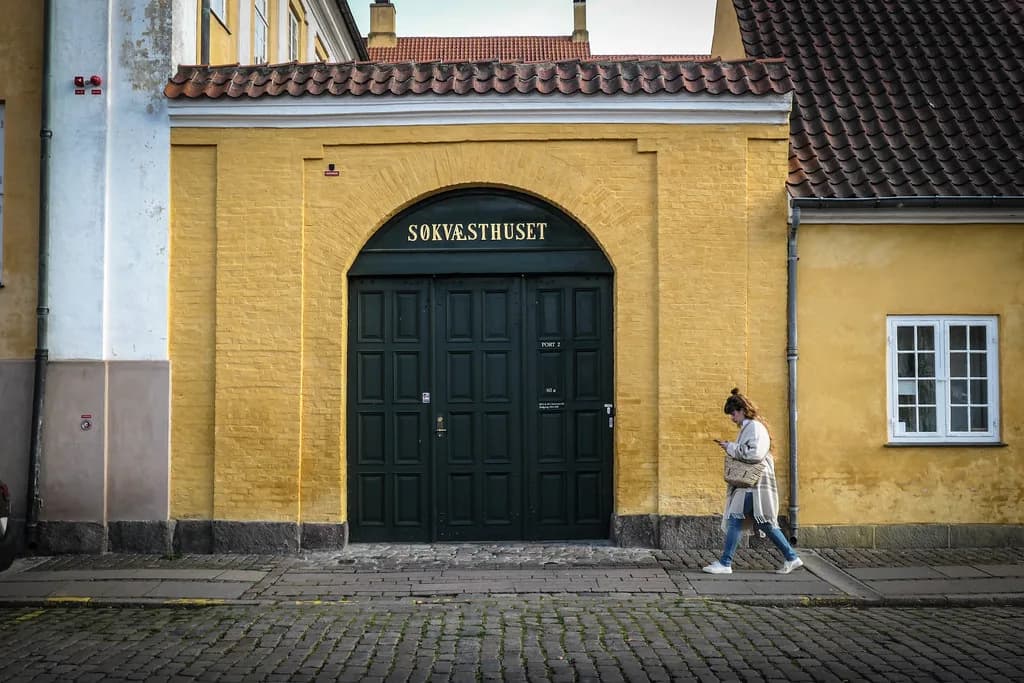 Free Walking Tour Copenhagen: 6 Best Options and Tips